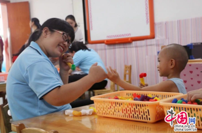 成都西蜀幼儿园舒宏 以爱为壤，静待花开——一位“养花”达人的幼儿保育之道