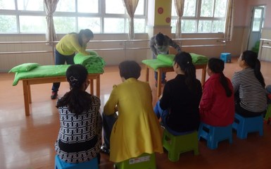 从细节入手，抓保育技能——九江幼儿园叠被子比赛展现专业风采